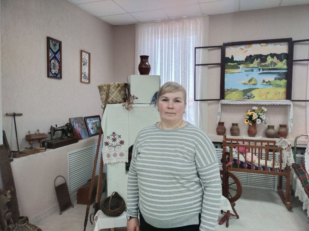 Женский код. Жительница Загорья рассказала, как совмещает работу транспортировщиком и пение в местном ансамбле