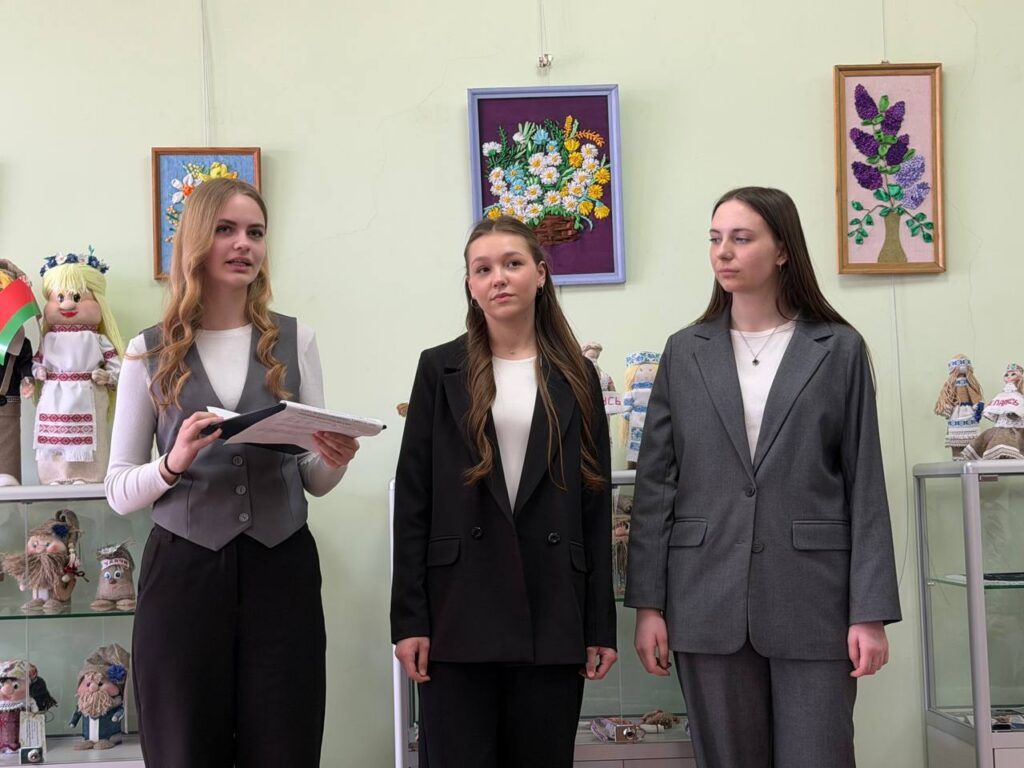 Традиции, ставшие брендом: Барсуковская школа представила уникальную выставку в Жодино