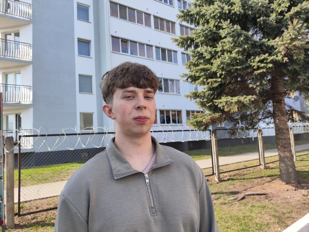 «Бабушка всегда мечтала увидеть меня в парадной форме». Юноша из Драчково будет служить в комендатуре