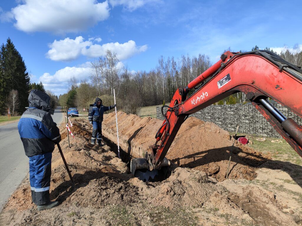 В Старине Заболотского сельсовета меняют «уставший» водопровод