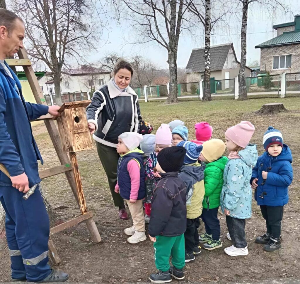 Новоселье для пернатых: как в поселке Октябрьский встретили День птиц