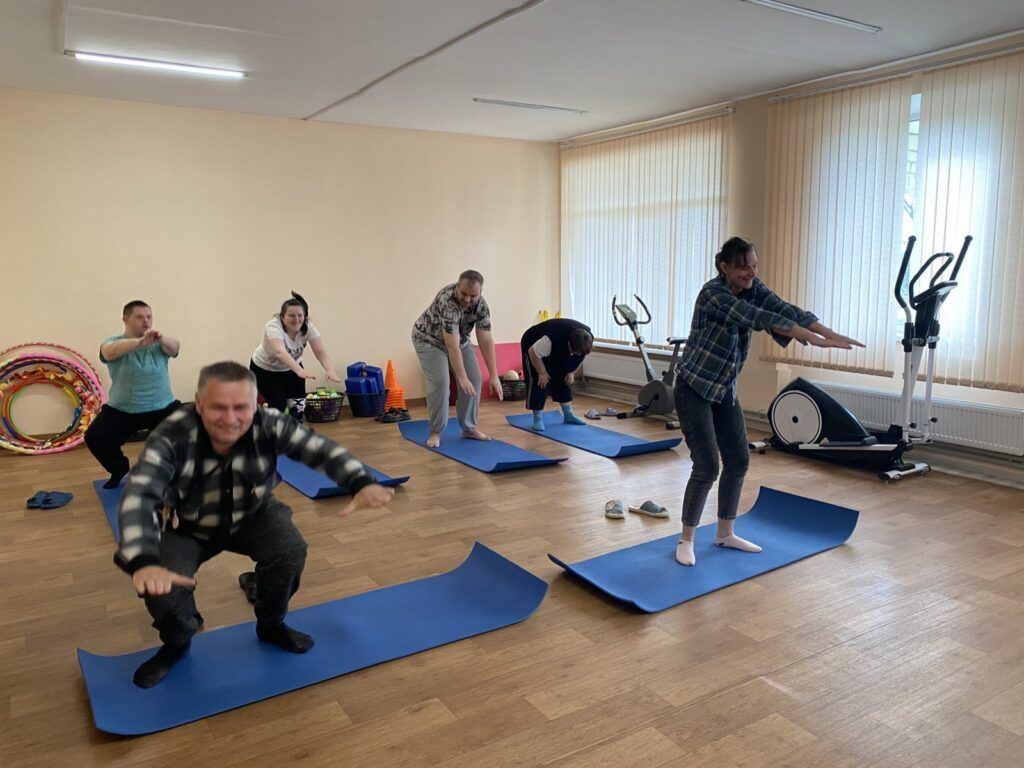 Маршрут здоровья в Жажелке: ребята из тренировочной квартиры поучаствовали в игровой программе