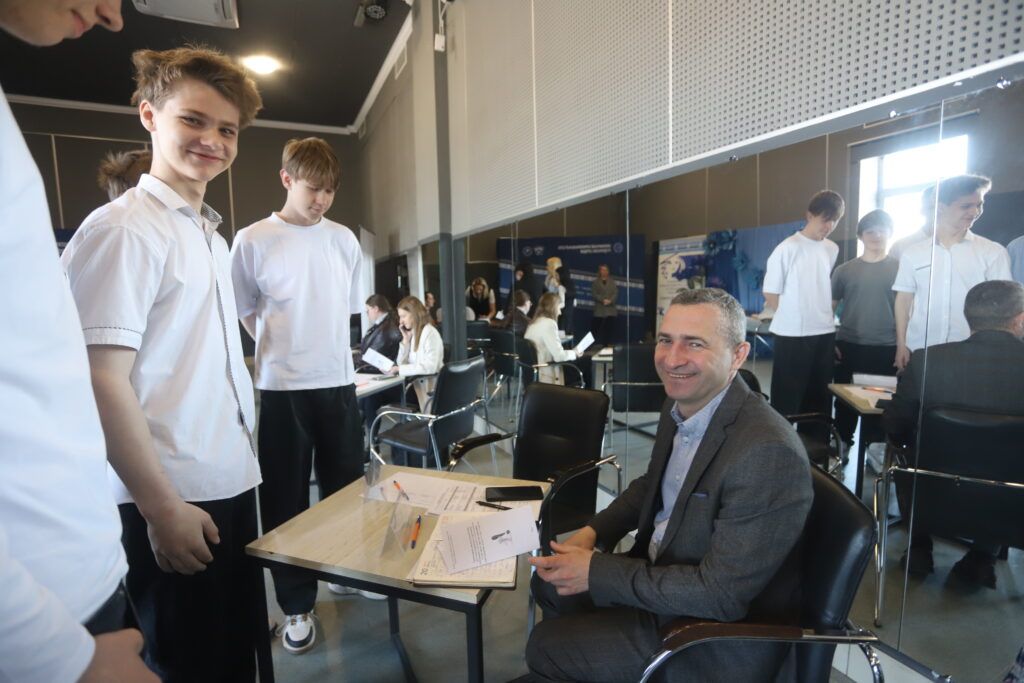 Где подработать летом? В молодежном центре проходит ярмарка вакансий