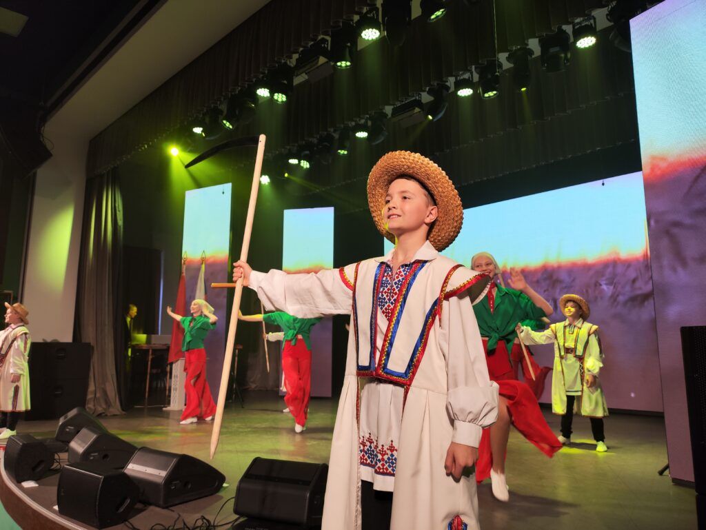 «Две сестры – Беларусь и Россия»: в Смолевичах торжественно отметили День единения народов