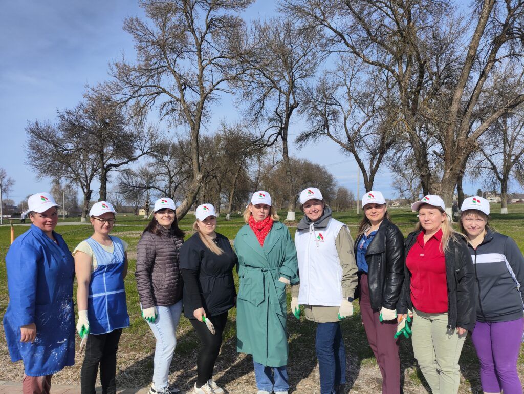 С заботой о родной земле: смолевичская «Белая Русь» дала старт республиканскому субботнику