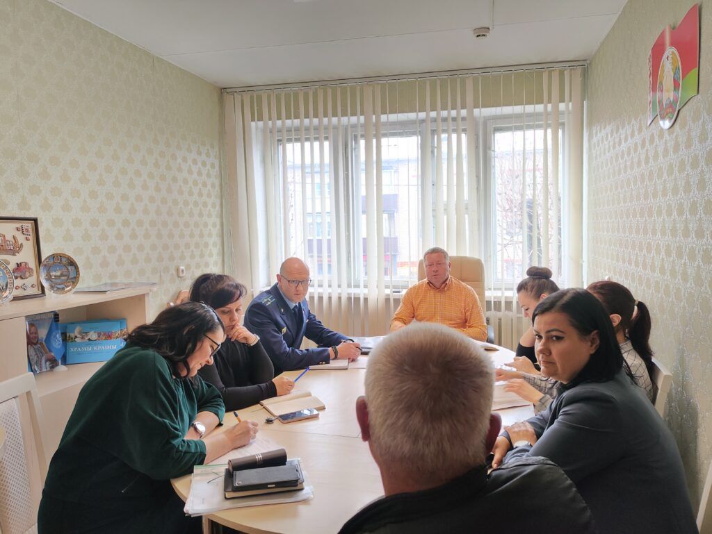 В Смолевичах обсудили вопросы правопорядка и трудоустройства