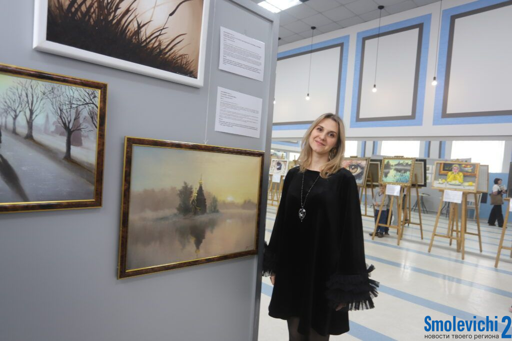 Увидеть мир глазами театрала. Выставка живописи режиссера «Смоляриков» проходит в Смолевичах