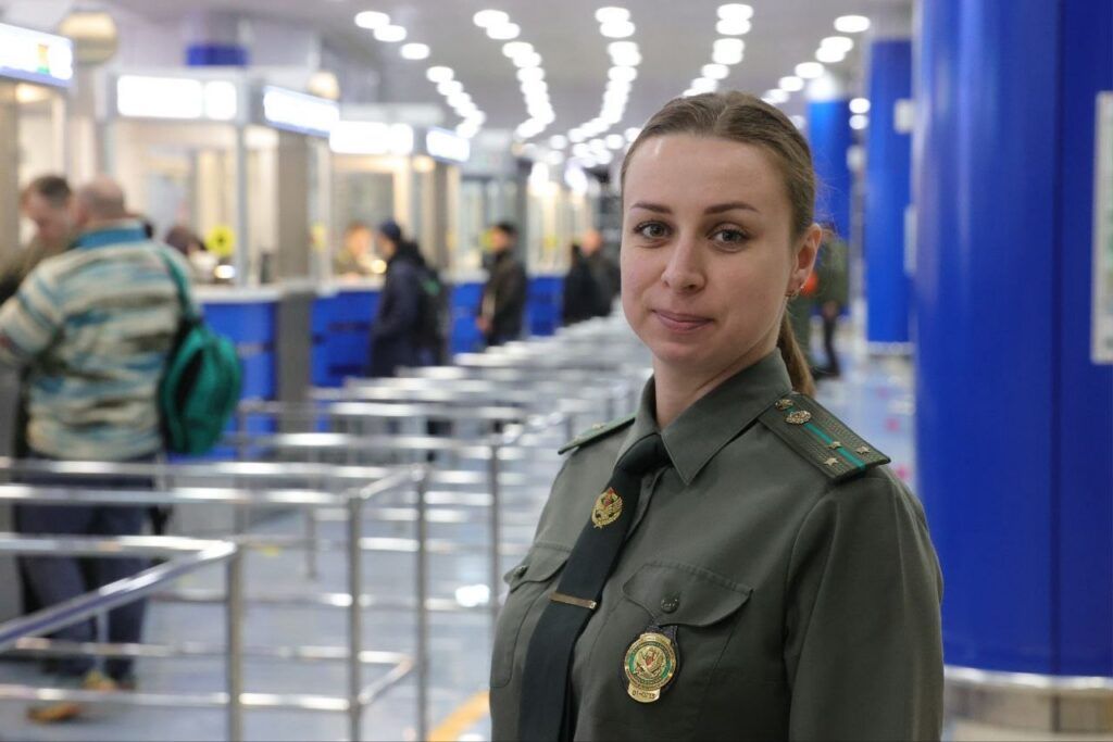 Старший лейтенант рассказала о службе в аэропорту