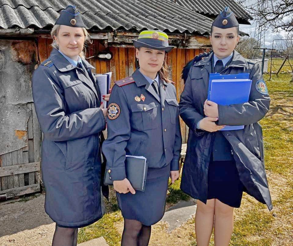 Судебные исполнители и ГАИ изъяли у неплательщиков бензопилу, аэрогриль и микроволновку