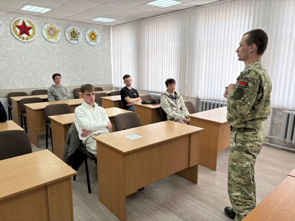 В Смолевичском районе прошел отбор призывников для службы во внутренних войсках