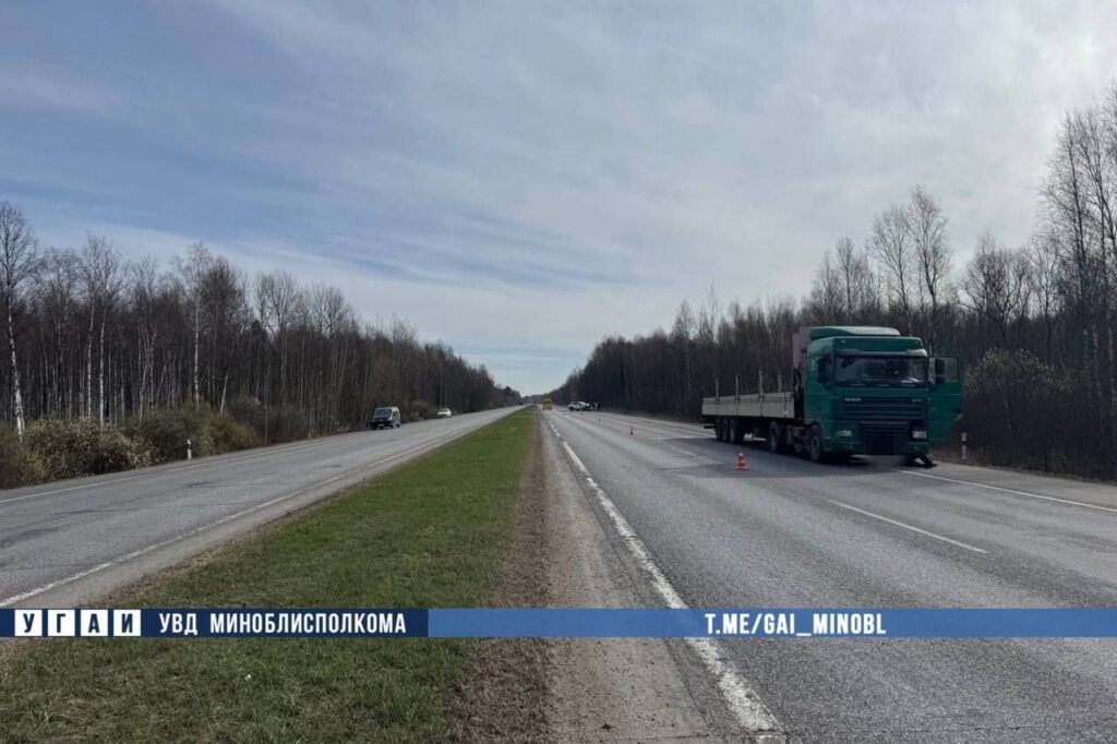 На трассе М-1 в Смолевичском районе фура столкнулась с внедорожником