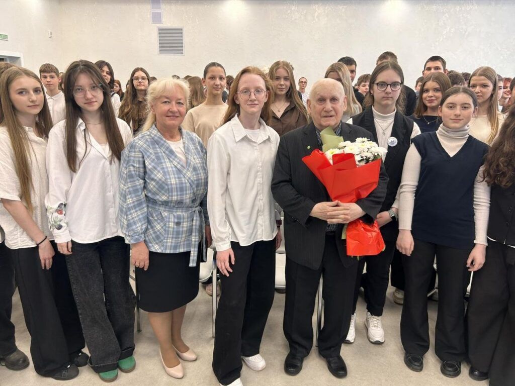 Спели с Ханком! Народный артист встретился с гимназистами