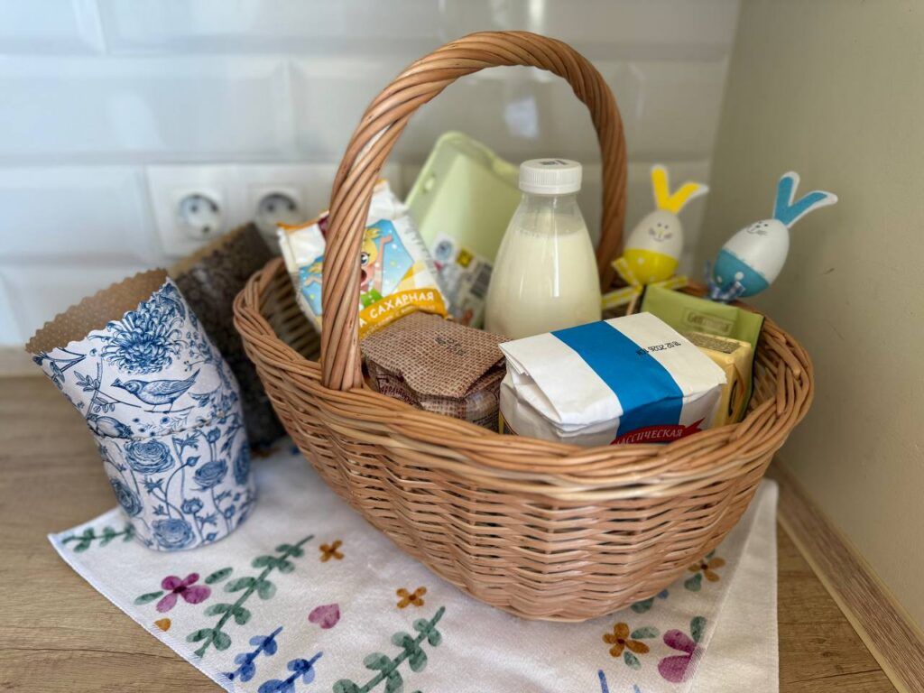 Роднае свае. Собираем корзину для пасхального кулича из белорусских продуктов