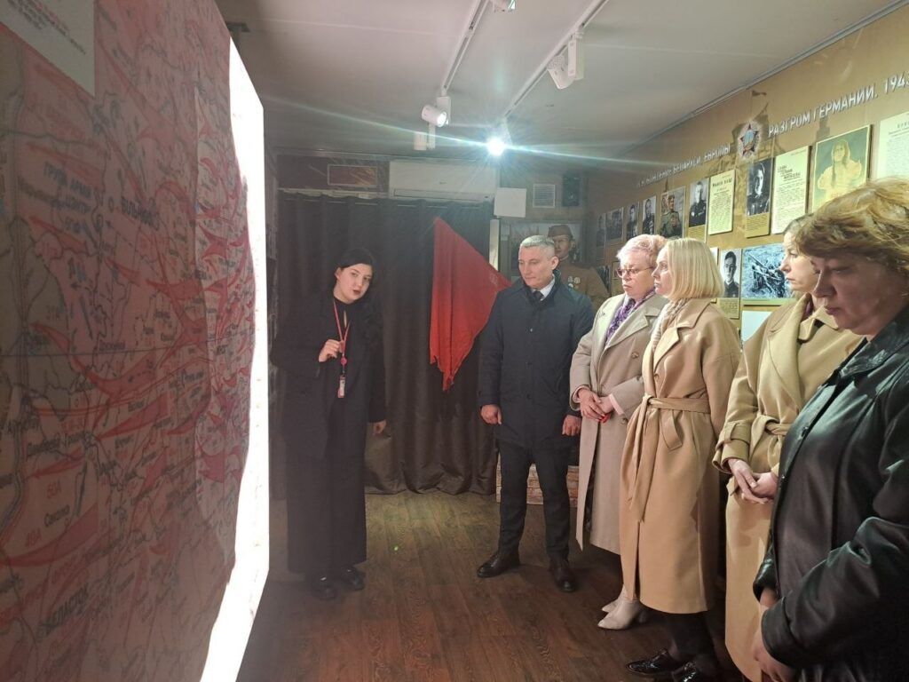 «Небольшая, но насыщенная экспозиция». Руководство района побывало в  автомузее «Дорогами Великой Победы»