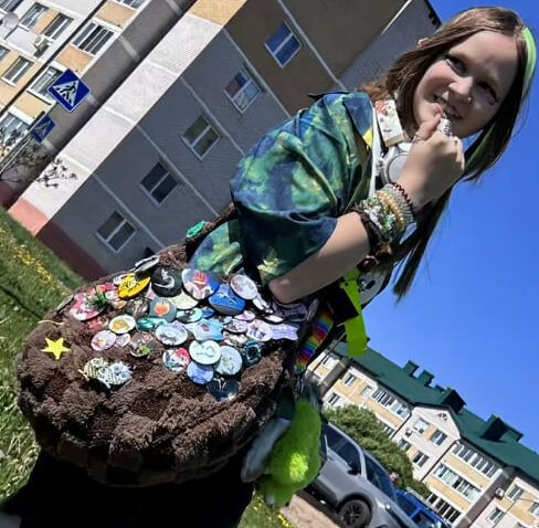 Познакомились с яркой семиклассницей из Слободы