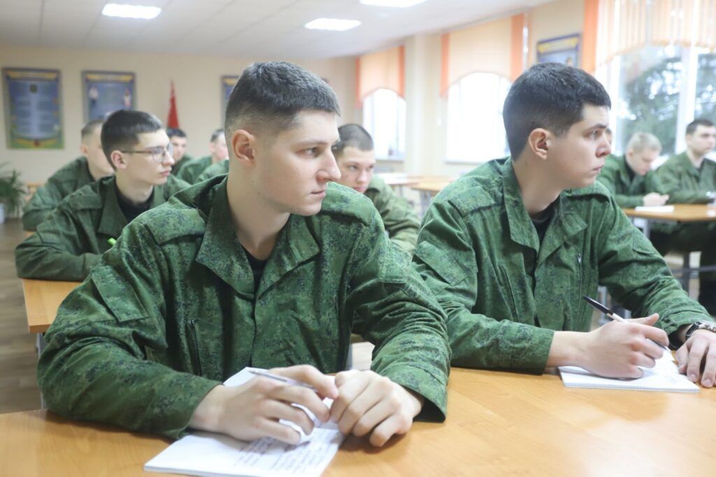 Армейские будни десятиклассников: в Смолевичском районе пройдут учебно-полевые сборы