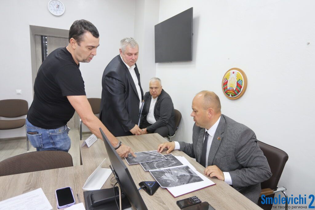 Эко-отель, площадка для производства и дорога к дому. Замглавы района ответил на вопросы граждан
