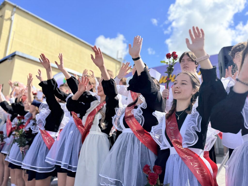 Вперед, выпускники 2026 года! В гимназии прозвенел последний звонок