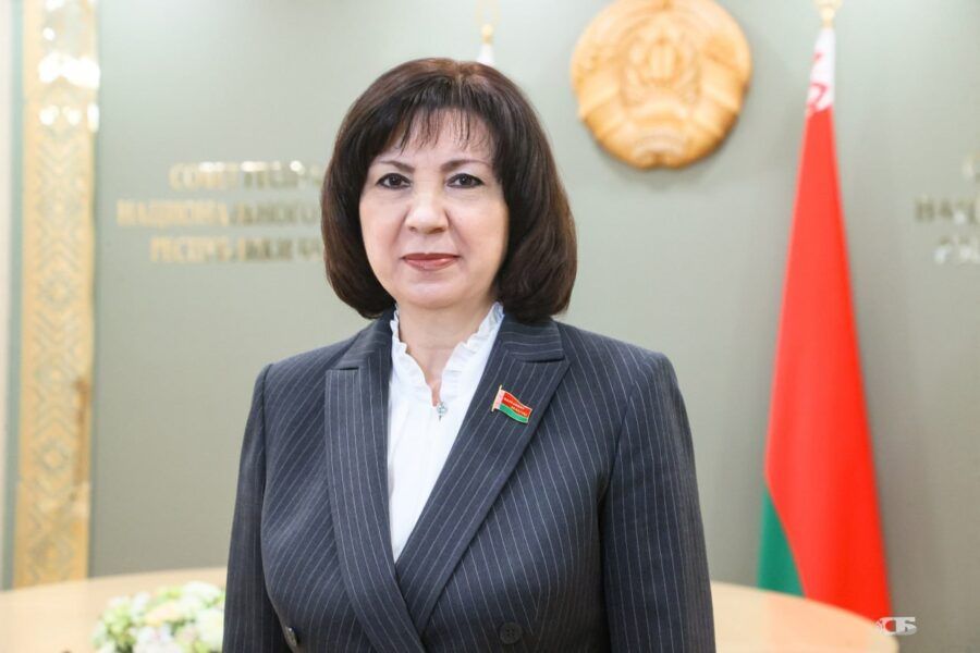 Наталья Кочанова поздравила белорусов с Днем Победы