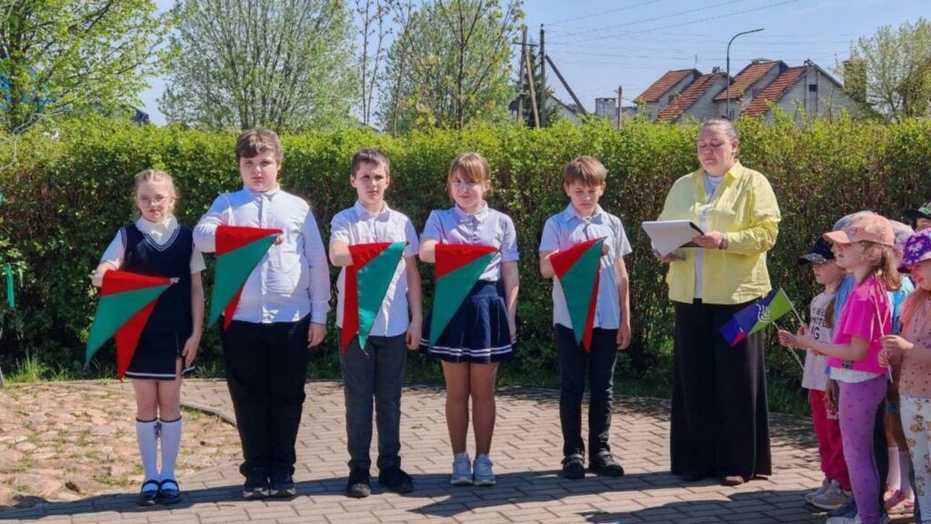 В канун Дня Победы в пионеры приняли учеников Озерицкослободской школы