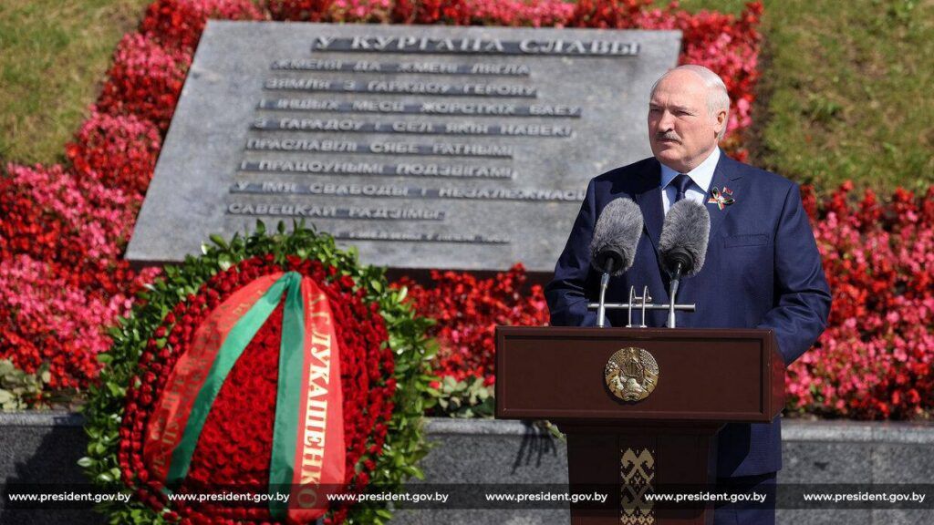 Президент поздравил с Днем Победы