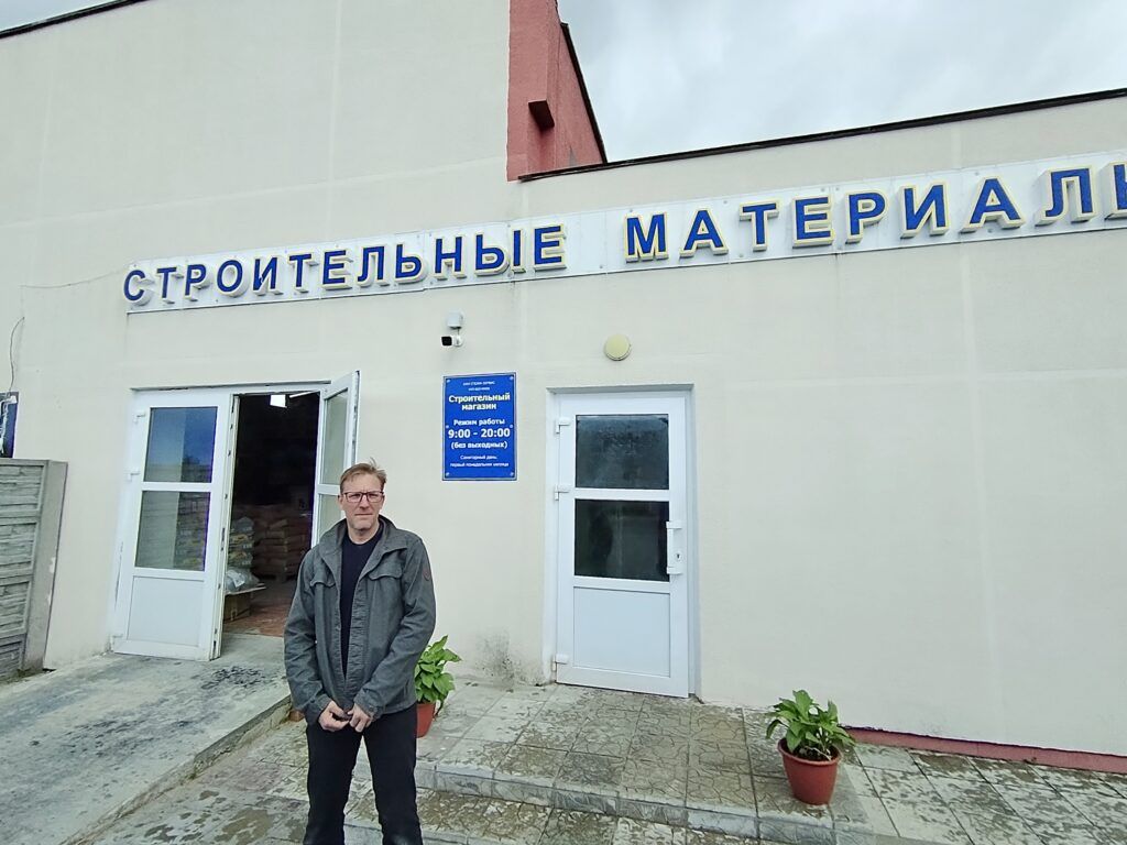 Как старое общежитие стало современным строительным магазином