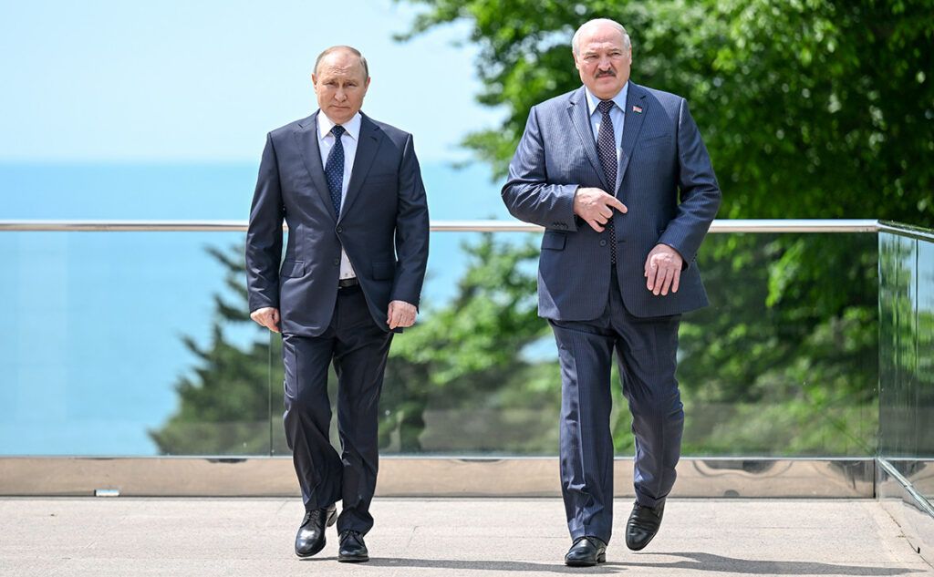 Лукашенко анонсировал встречу с Путиным и длительную зарубежную командировку