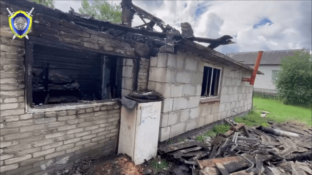 На пожаре в Наровле погибли три человека, среди них двое детей
