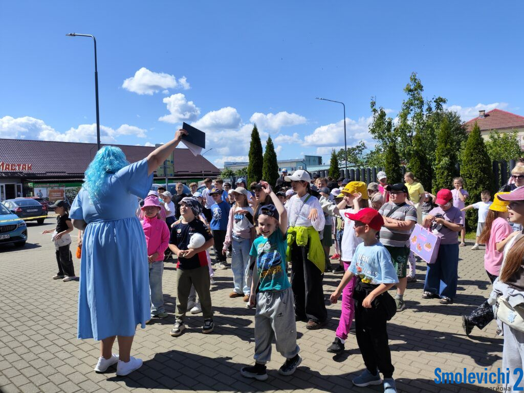 Смолевичские школьники празднуют лето и каникулы