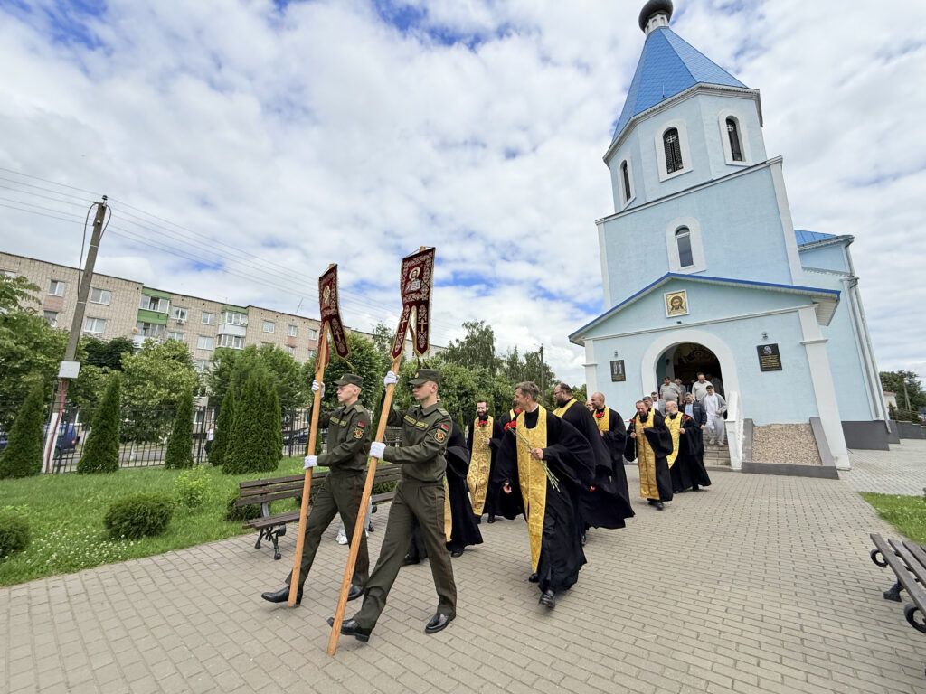 От Вечного огня до Кургана Славы. На Смолевиччине прошел автомобильный крестный ход