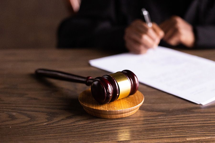 Повар украла у пенсионера крупную сумму денег прямо на почте в Смолевичах