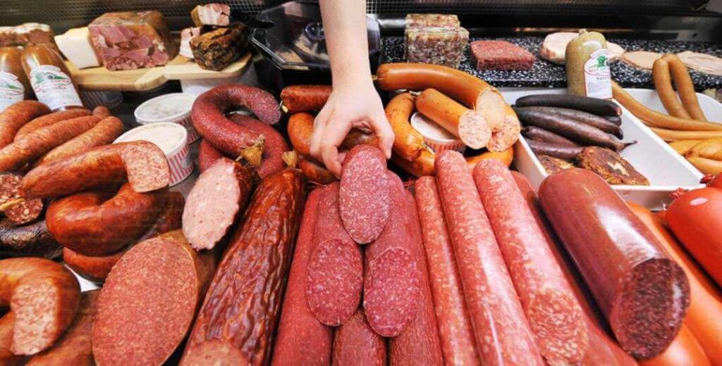 В Беларуси запретили популярную «Тещину колбасу»: в продукте нашли опасные бактерии