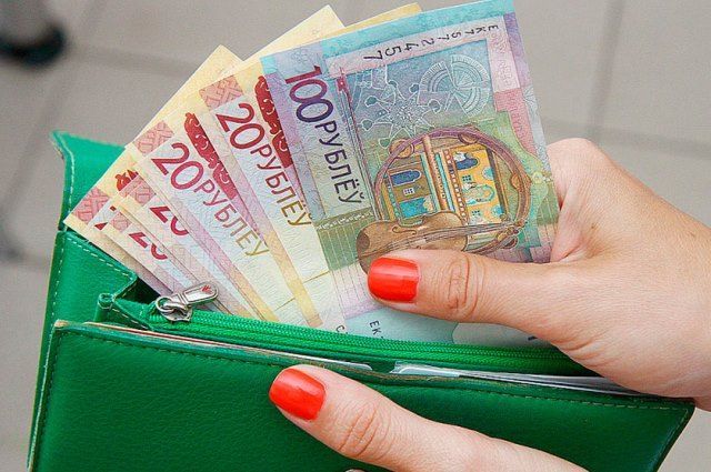 С августа вырастут детские пособия и надбавки к пенсиям для тех, кому больше 75 лет
