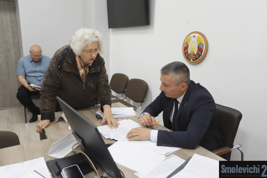 Дороги, земля и коммунальные проблемы: Николай Парамонов провел личный прием граждан