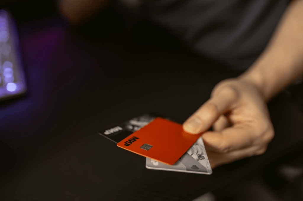 Два белорусских банка предупредили о ночных перебоях в работе сервисов 13 июля