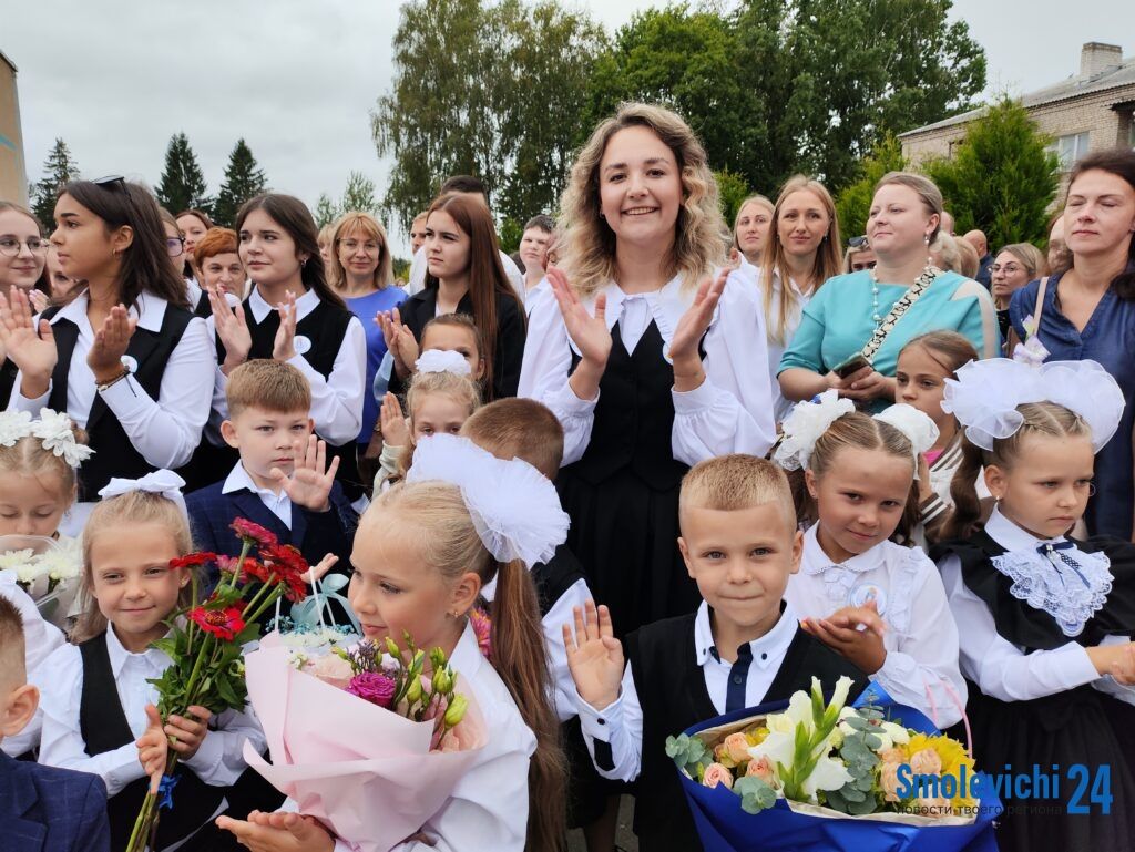 Узнали, как многодетным смолевчанам получить выплату к школе
