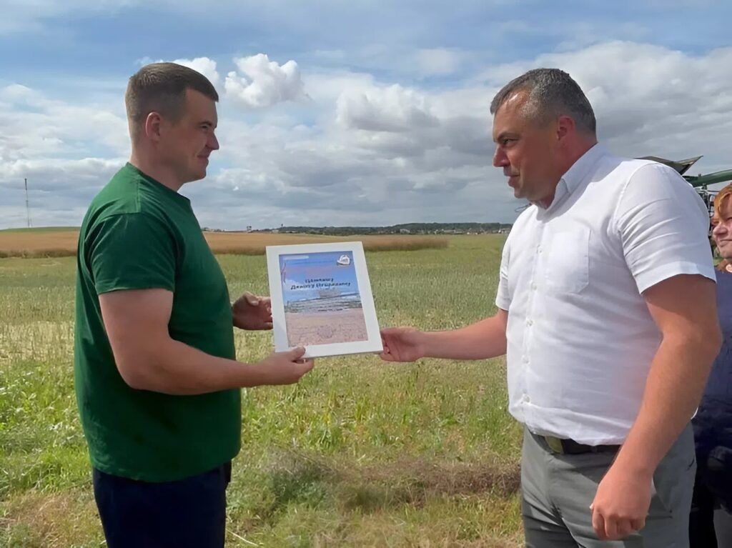 В «Смолевичи Бройлер» взяли новую высоту – в хозяйстве чествовали комбайнера-трехтысячника