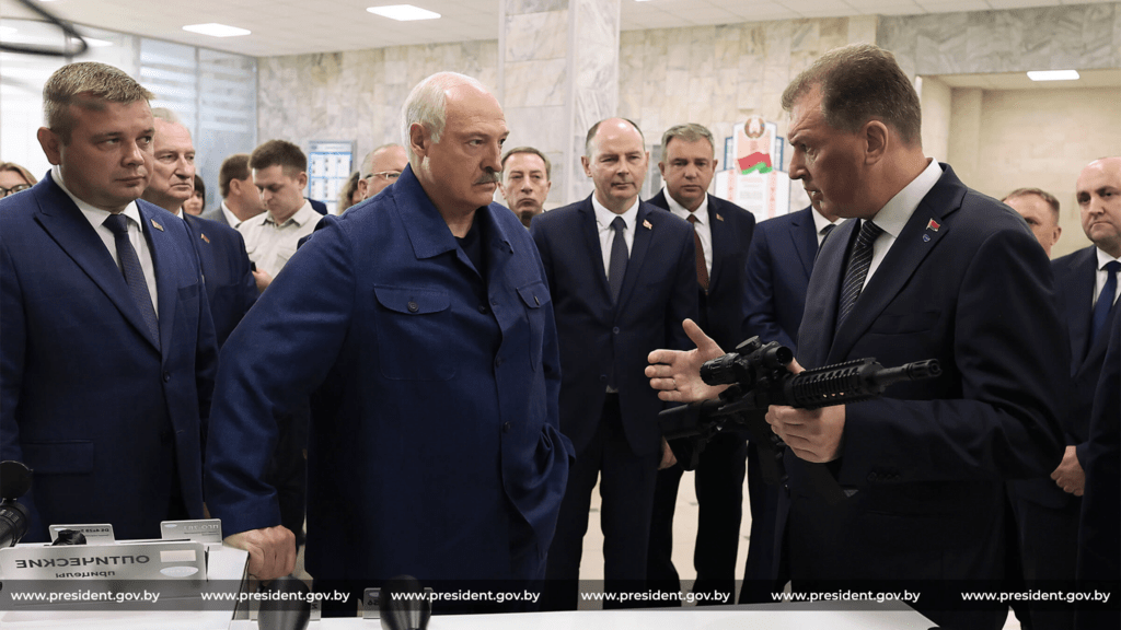 Президент Беларуси Александр Лукашенко совершил рабочую поездку в Вилейский район Минской области