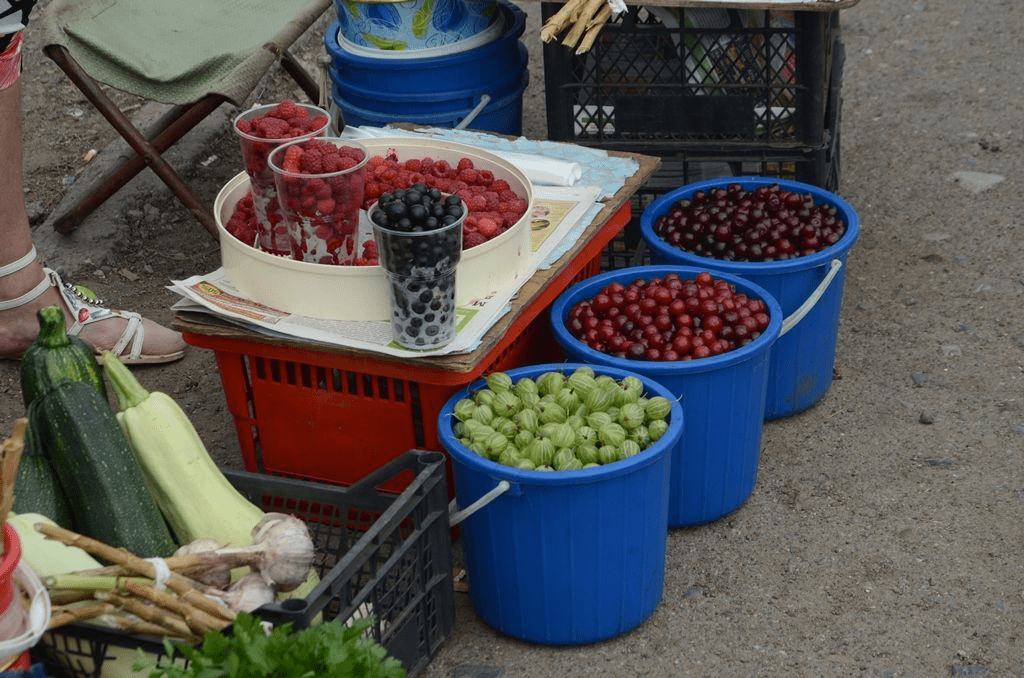 Врач объяснила, какие продукты лучше не покупать «с рук»
