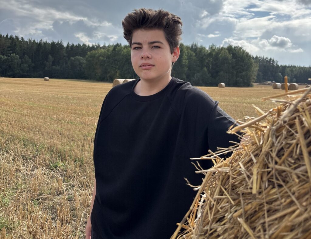 12-летний блогер ведет TikTok о сельском хозяйстве и собирает тысячи просмотров