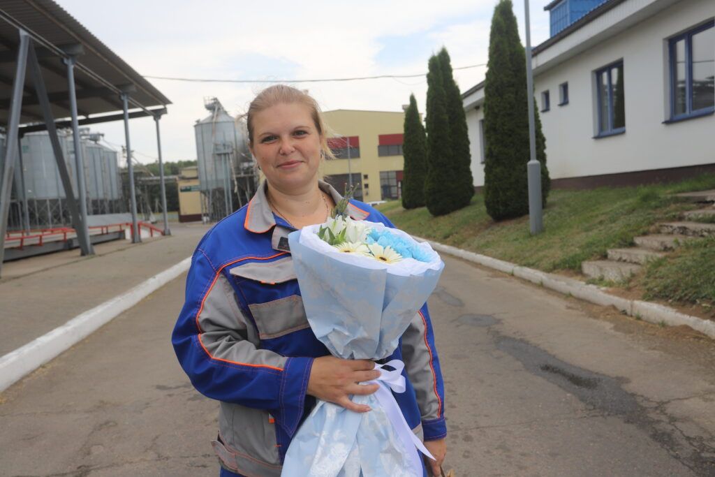 Женщин-тружениц уборочной страды поздравили в хозяйстве «Шипяны-АСК»