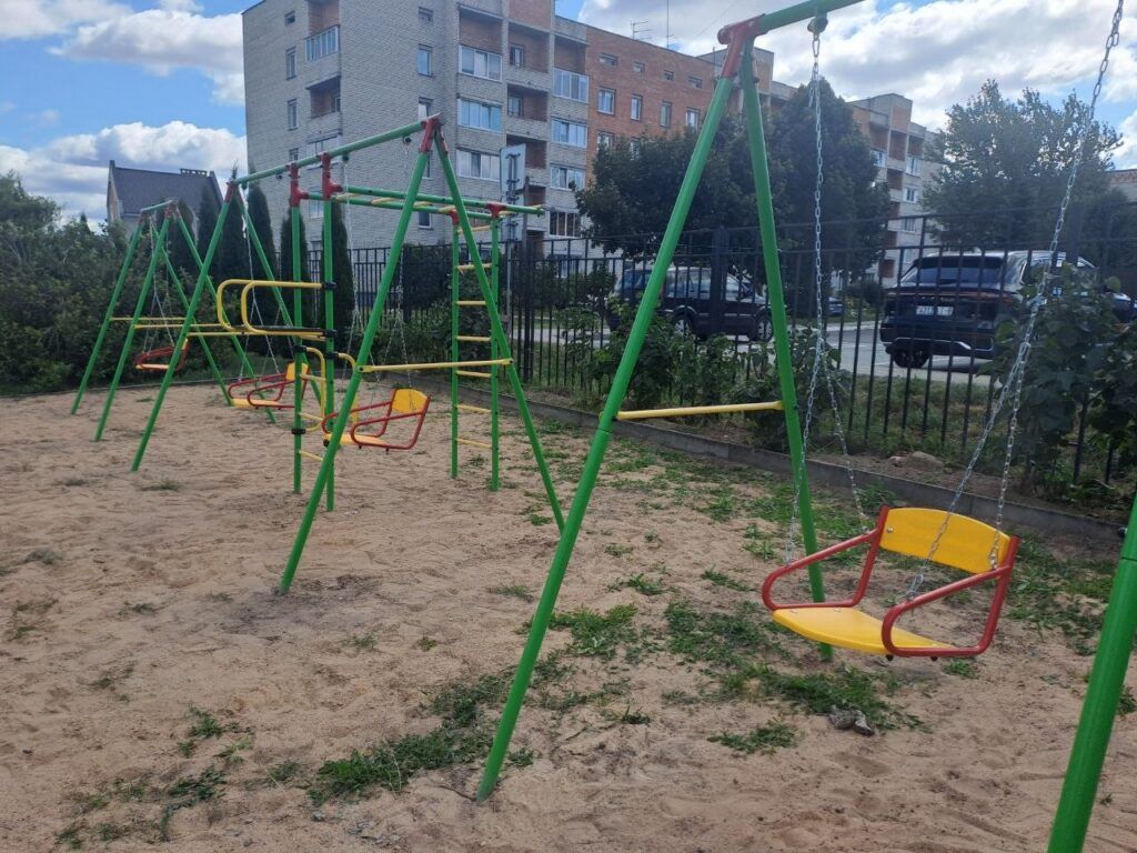 На территории храма пол Советской установили новую детскую площадку