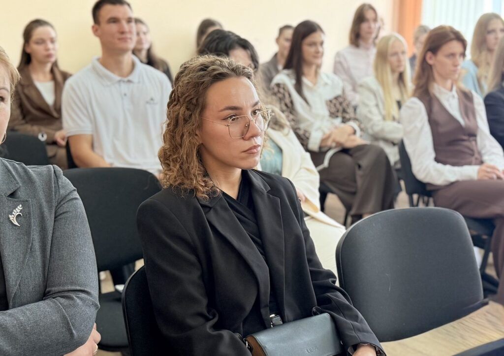 Молодые педагоги Смолевиччины пообщались с парламентарием и делегатом ВНС