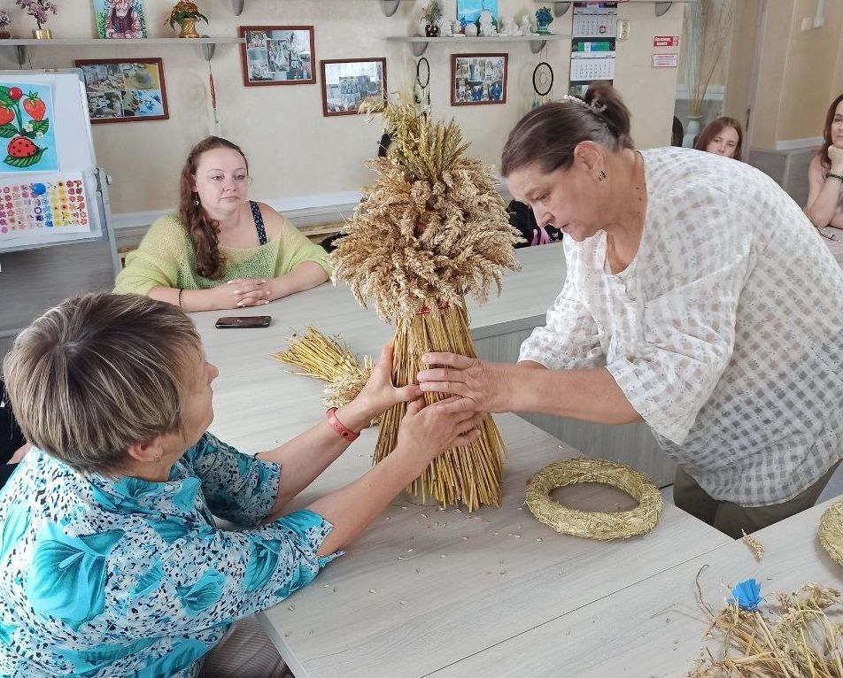Золотая соломка и тайна дожиночного снопа в Смолевичском районном центре