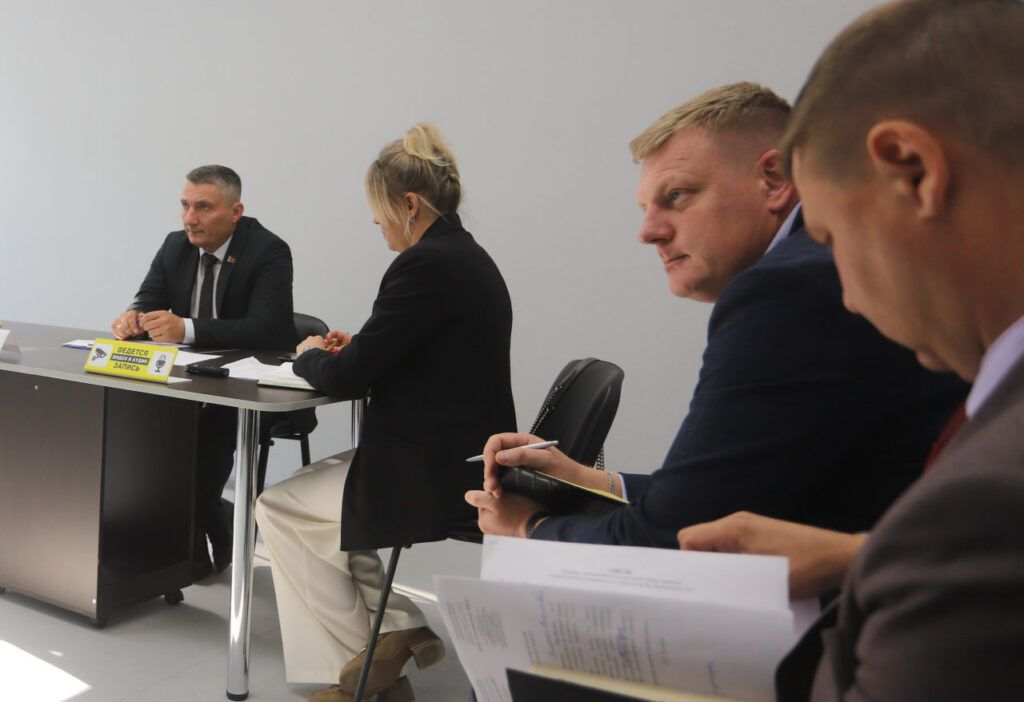 Николай Парамонов провел прием граждан в Зеленом Бору