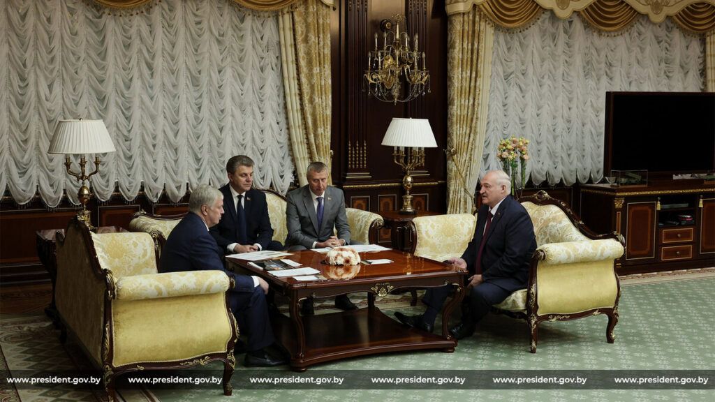Лукашенко провел встречу с губернатором Ульяновской области России Алексеем Русских