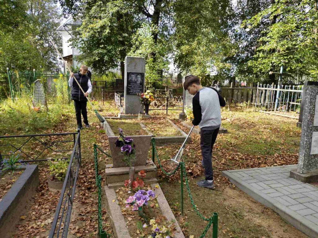 Юные патриоты из Будагово навели порядок на мемориалах