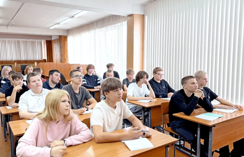 Смолевичане проверили знание белорусского языка вместе с популярным блогером