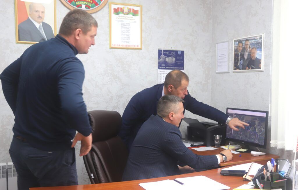 Земельный вопрос, судьба ДК и разбитая дорога. Глава района провел прием граждан в Пекалине