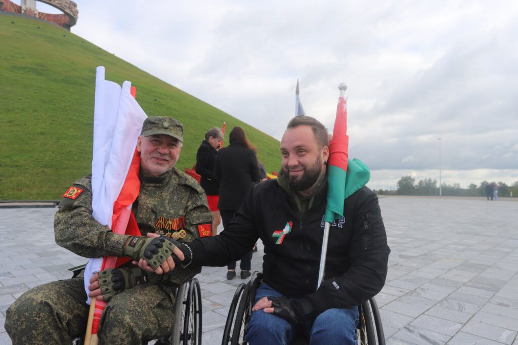 У Кургана Славы стартовал супермарафон инвалидов-колясочников